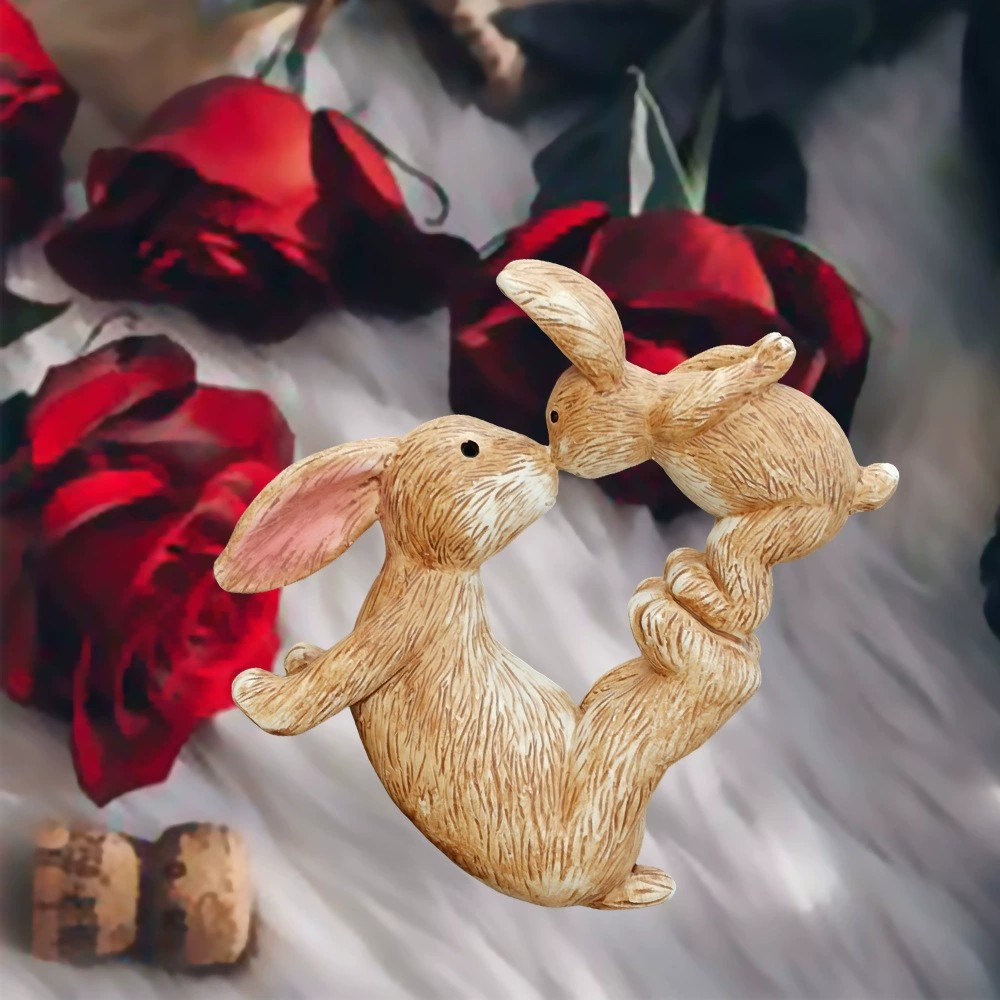 Kiss Rabbit Statue Representin - مراجعة Home Office Representative وسعره